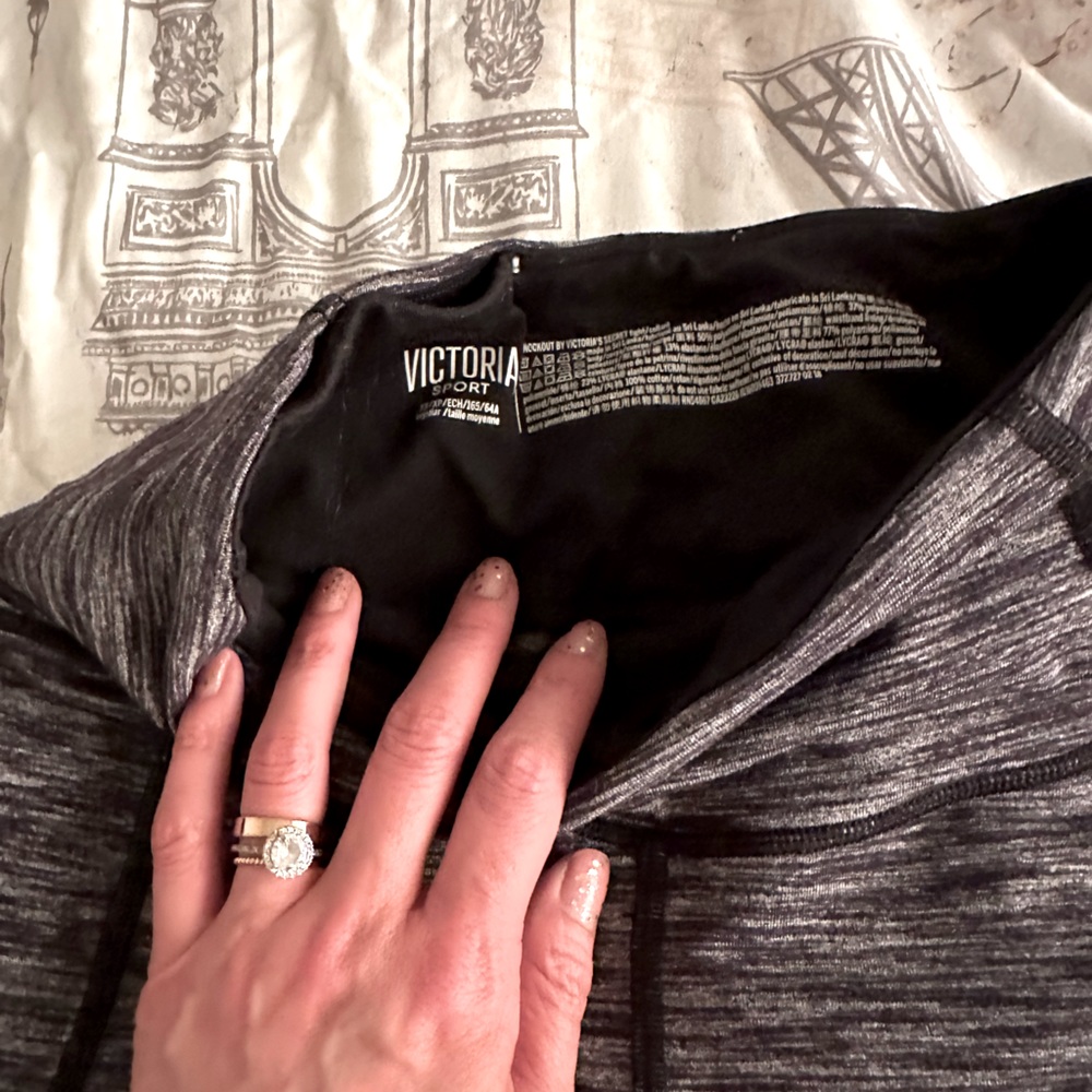 GUC Victoria’s Secret leggings with pockets